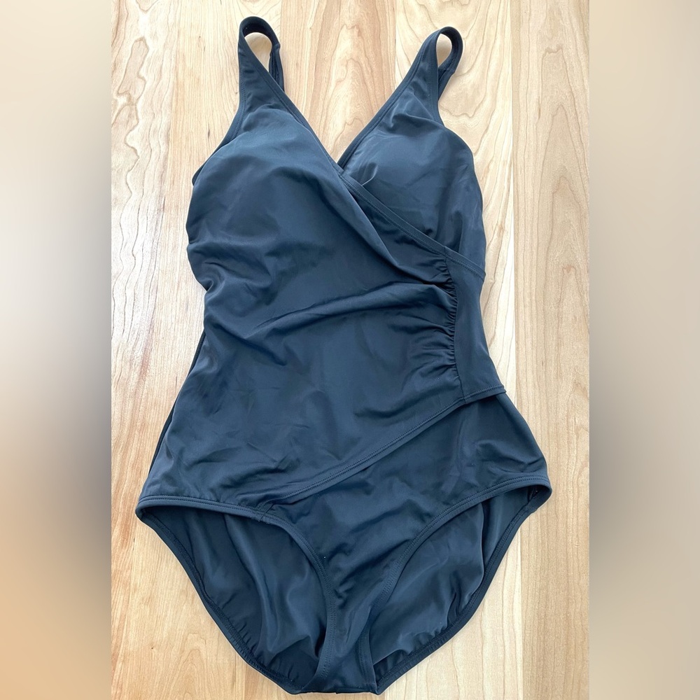 Jantzen Classics Size 16 Black Surplice One Piece Swimsuit Built-in Bra